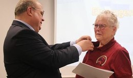 Stadt Alsfeld ehrt Rita Bücking von der Freiwilligen Feuerwehr