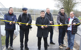 Stylische "Hessentags"-Brücke ist eröffnet: Beschwingt über die Fulda