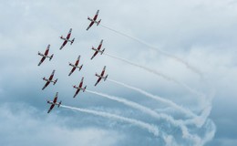 Kunstflugstaffel der Swiss AirForce: Formation am Himmel über Osthessen