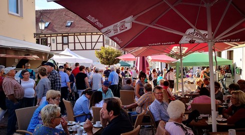 September-Bauernmarkt mit kulinarischen Köstlichkeiten der Rhönhandwerker