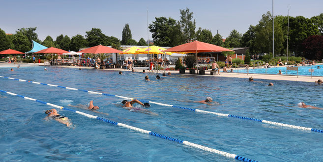 Foto: RhönEnergie Fulda - Nach einer Saison mit eher durchwachsenem Wetter zieht das Freibad Rosenau Bilanz.