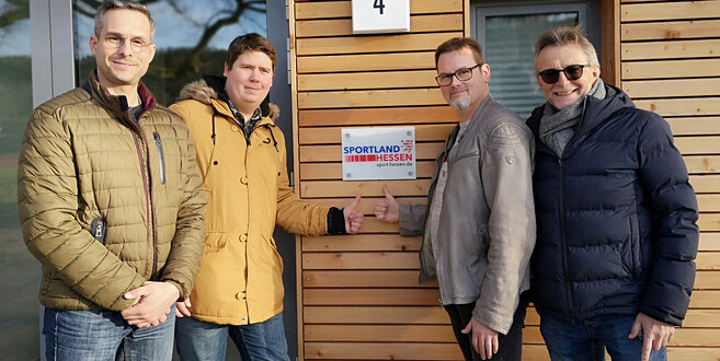 Fotos: privat - Sind für den Kunstrasenplatz im Stadion an der Oberau (v.li.): Jürgen Richter (FWG), Bernd Böhle (FDP), Michael Barth (FWG) und Klaus Wächter (FDP).