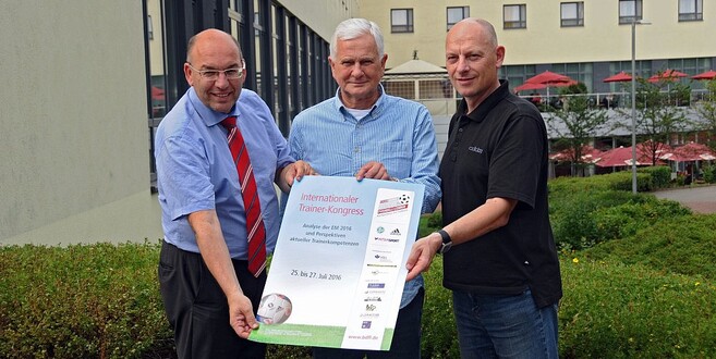 Fotos (3): Dennis Hainer - Manfred Schaub (1. Vizepräsident, von links), Lutz Hangartner (Präsident) und Michael Meurer (Bundesgeschäftsführer)
