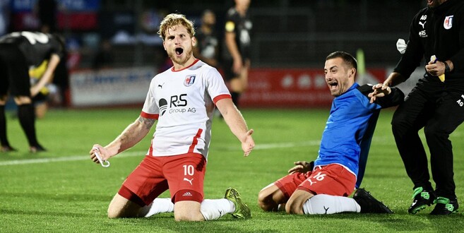 Fotos: Hendrik Urbin - Pure Emotionen: Dominik Rummel bescherte seiner Mannschaft mit seinem späten Tor den nächsten Sieg