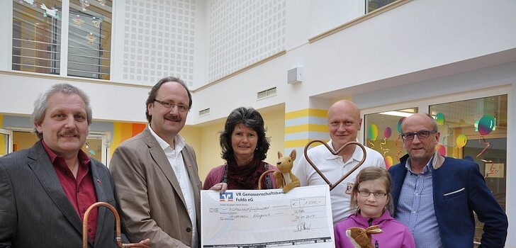 von l.: Volker Zentgraf, Martin Schäfer, Susanne Möller (1. Vorsitzende Känguruh e.V.), Direktor Prof. Reinald Repp, Vivian Zentgraf, Dr. Herbert Büttner (Pressesprecher Kreishandwerkerschaft Fulda)