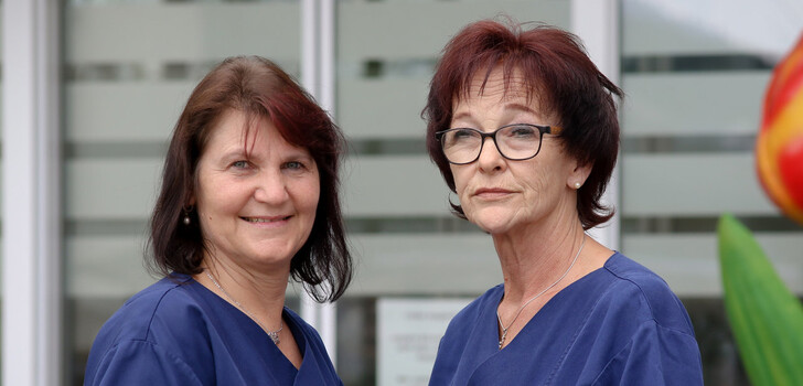 Sie sind schon lange mit dabei (v.l.n.r.): Sybille Wolf und Ottilie Kopaschinski.