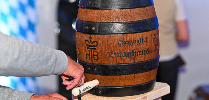 Wir verlosen zwei 15 Liter Party-Holzfass Tegernseer Hell zum Fassanstich am 07.10.2022