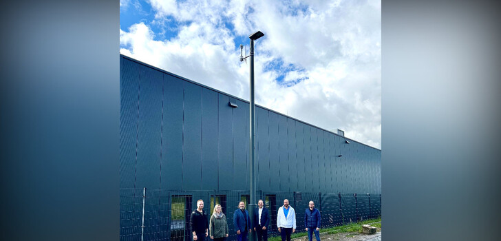 Nico Schleicher (Leiter Bauabteilung Gemeinde Eichenzell), Katharina Stupp
(Projektmitarbeiterin Smart City Eichenzell), Johannes Rothmund (Bürgermeister Gemeinde Eichenzell), Ralf-Stefan Stöppler (Geschäftsführer RhönEnergie Effizienz + Service GmbH), Thorsten Sturm
(Projektleitung Smart City Eichenzell), Michael Kottusch (Mitarbeiter RhönEnergie Effizienz + Service GmbH)
