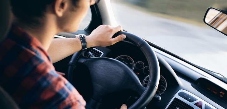 Kurz vor der Raststätte Großenmoor-West fuhr ein Falschfahrer mit seinem in Litauen zugelassenen silbernen BMW.