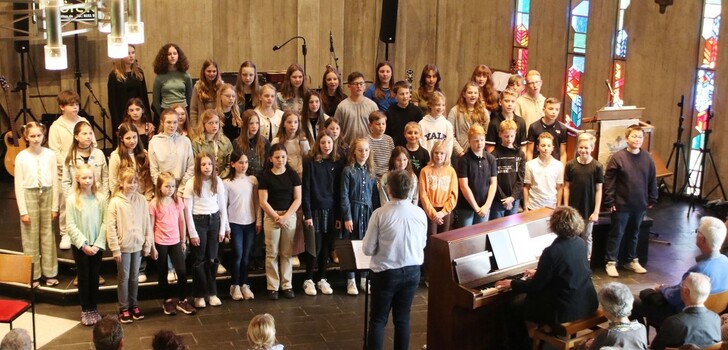 Begeisterndes Benefizkonzert: "School meets Band" in der Bad Hersfelder Martinskirche.