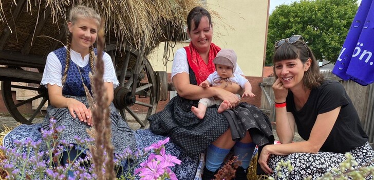 Alte Trachten und traditionelle Handwerkskunst beim 100. Pfordter Bauernfest