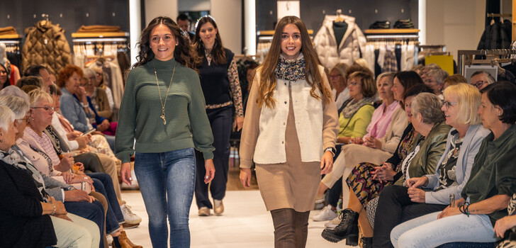 Für die kommende Modesaison kommen die Bordeaux- und Erdtöne wieder zurück in unsere Kleiderschränke