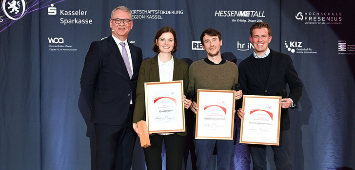 Sven Volkert von der Bürgschaftsbank Hessen, Dr.-Ing. Viktroria Krastel für das Team von Ernst Krastel, Sandro Neumann für GN Schweisstechnik in Eiterrfeld und Bastian Greiner von Plettenberg Elektromotoren