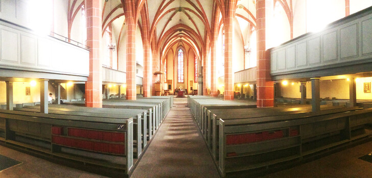 Die Evangelische Kirche hat auch 2022 mit einem Schwund an Gläubigen zu kämpfen. Das Foto zeigt die Bad Hersfelder Stadtkirche.