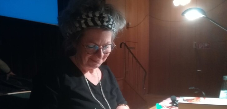Viel zu tun hatte Astrid Ruppert nach der Lesung – sie signierte für alle, die am Premierenabend ihr Buch kauften.