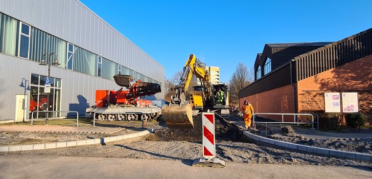 Die Baustelle befindet sich am Feuerwehrmuseum in Fulda. Hier entsteht eine Zufahrt auf die Sickelser Straße