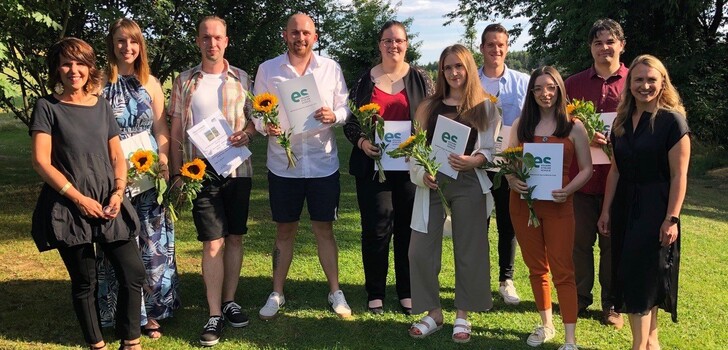 Von links: Abteilungsleiterin Margit Goldstein, Isabell Fischer, Oliver Goldbach, Sven Kleinlercher, Julia Hermann, Rebecca Krug, Jannik Firle, Franziska Höll, Errol Lembens, Klassenlehrerin Kristin Huke. Es fehlt Oliver Lembens.