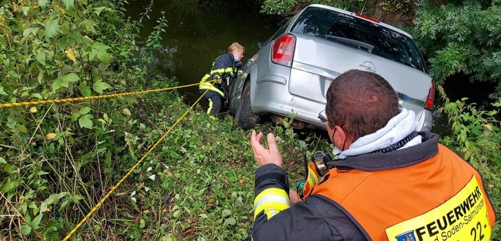 Der Vermisste wurde tot aufgefunden. Die Feuerwehr Bad Soden-Salmünster kam zum Einsatz, um dessen Pkw zu bergen