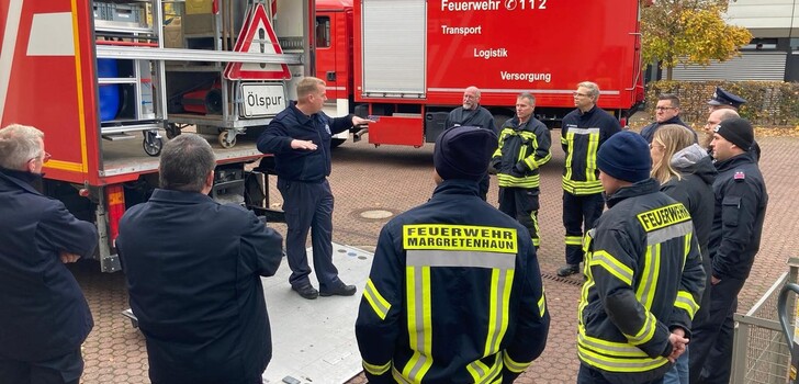 Für das Seminar hatten sich die Teilnehmenden bei der Feuerwehr Hünfeld getroffen.
