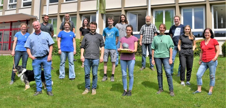 Der Arbeitskreis "Quellen und Grundwasser" der Deutschen Gesellschaft für Limnologie
e. V. hat in der Hessischen Verwaltungsstelle des UNESCO-Biosphärenreservats Rhön getagt. Mit dabei: Stefan Zaenker (hinten rechts), Janina Goldbach (Bayerische Verwaltung Biosphärenreservat, vorne Mitte) sowie Jonas Thielen und Joachim Walter (hinten von links, Hessische
Verwaltung Biosphärenreservat).