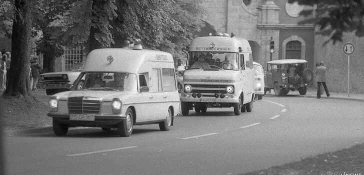 Fuldas spektakulärer Auftritt im Film "Die Hamburger Krankheit": Eine ganze Armada von Rettungswagen donnert durch das Paulustor.