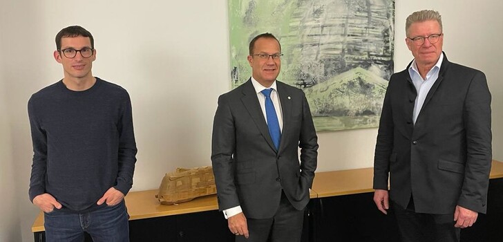 Das Gespräch fand unter Einhaltung der 2G Regel statt: v.l. Michael Konow (Hauptgeschäftsführer der IHK Fulda), Jürgen Lenders (FDP) und Dr. Christian Gebhardt (Präsident der IHK Fulda)