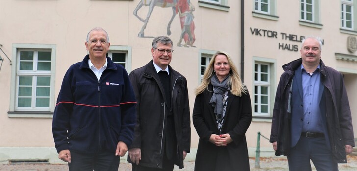 Bistum Fulda und Partner rufen auf: Helfen und teilen –Spenden-Aktion am Martinstag (11. November). V.l.n.r.: Thomas Peffermann, Diözesan-Geschäftsführer Malteser Hilfsdienst, Regionalcaritas-Geschäftsführerin Susanne Saradj, Diözesan-Caritasdirektor Dr. Markus Juch, Generalvikar Prälat Christof Steinert.