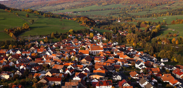 Haben die Dörfer in unserer Region überhaupt noch eine Chance? Werden sie es schaffen, trotz abwandernder Banken, mangelnder ärztlicher Versorgung und schließender Geschäfte, stark in die Zukunft zu gehen?