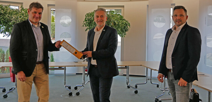 Von links nach rechts: die Bürgermeister Markus Röder (Hofbieber), Carsten Froß (Petersberg) und Ronny Günkel (Hilders).