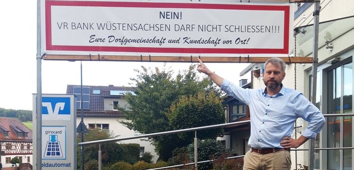 Bürgermeister Peter Kirchner ist entsetzt und empört über die geplante Schließung der letzten Bankfiliale im Ort