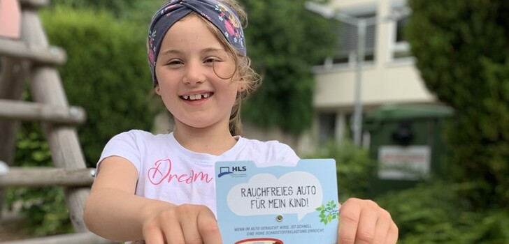 Eine Parkscheibe soll an das „Rauchfreie Auto für mein Kind!“ erinnern