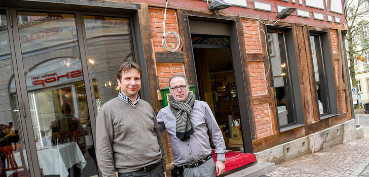 Crescenzo Mattera hat in sein "La Romantica" investiert. Hier im Bild ist er mit Architekt Rudolf Röbig (li.).
