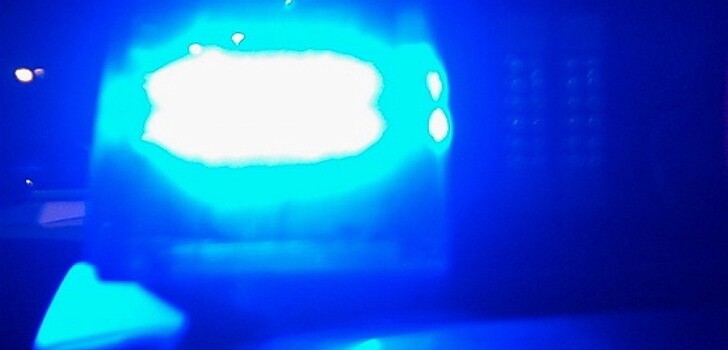 Zeugen, die Hinweise auf die Täter oder zu dem Sachverhalt geben können, werden gebeten, sich bitte an das Polizeipräsidium Osthessen unter Telefon 0661/105-0, jede andere Polizeidienststelle oder über die Onlinewache unter www.polizei.hessen.de zu wenden.