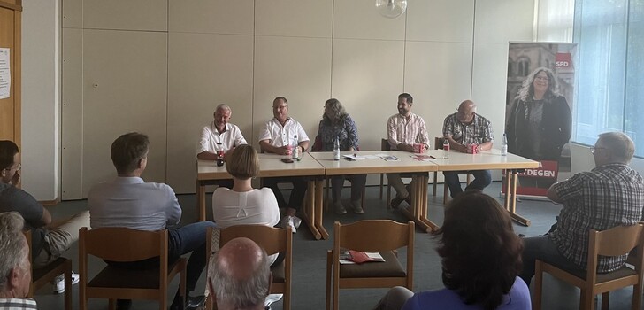 Von links zu sehen: Gerd Kübler (Werksleiter Werra), André Bahn (Betriebsratsvorsitzender Werk Werra), Tanja Hartdegen (MdL), Daniel Iliev (Bürgermeister Heringen), Bernd Maus (Vorsitzender SPD Stadtverband Heringen).