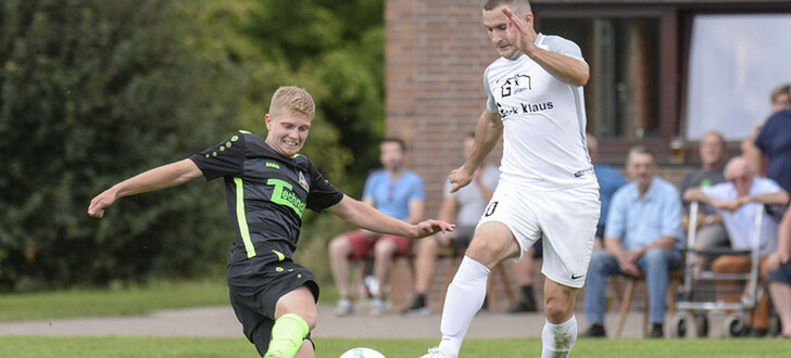 Mirza Mujezinovic (rechts), hier im Duell mit Niklas Wese aus Großenlüder.