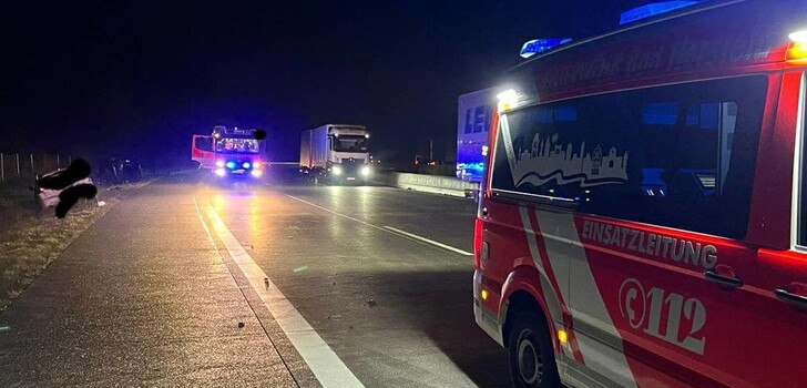 Schwerer Crash am Dienstagabend auf der A4: Gegen 22:12 Uhr kam es zwischen der Anschlussstelle Bad Hersfeld und dem Autobahndreieck Kirchheim zu einem Unfall mit fünf Fahrzeugen.