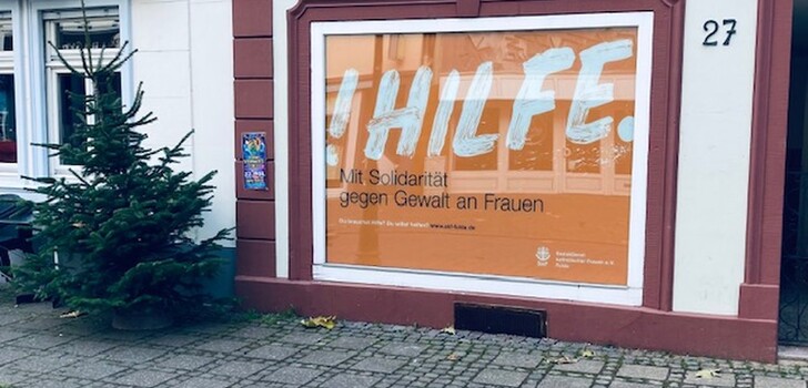 Zum heutigen „Internationalen Tag gegen Gewalt an Frauen“ hat der Sozialdienst katholischer Frauen (SkF) in Fulda mit einer Aufkleberaktion auf das brisante Thema aufmerksam gemacht