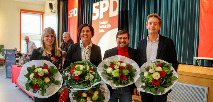 Birgit Kömpel (zweite von links) und Dr. Szymon Mazur (zweiter von rechts) wollen bei der Landtagswahl im Herbst für die SPD antreten. Ersatzbewerber sind Julius Vogel und Tamara Becker.