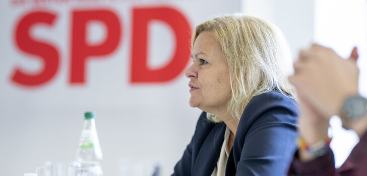 Was denn nun? Große Panne bei der hessischen SPD! Spitzenkandidatin Nancy Faeser rudert zurück