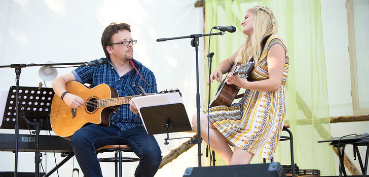 Paul Adamaschek und Marisa Linß spielen aufgrund der Corona-Pandemie ein kostenloses Online-Konzert
