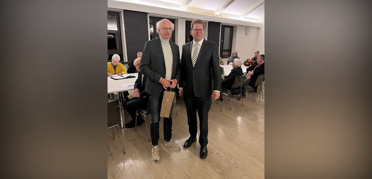 Neu gewählt wurde Stefan Schunck als erster Vorsitzender - hier mit Oberbürgermeister Heiko Wingenfeld.