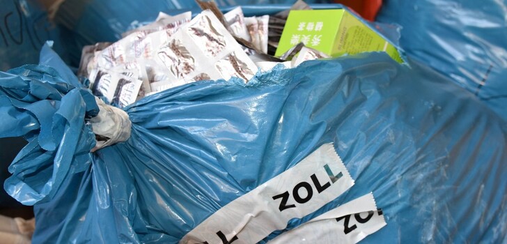Allein im vergangenen Jahr hat das RP fast 25.000 Sendungen vom Zoll zur Überprüfung erhalten, bei denen es sich meistens um illegale Arzneimittel handelte.