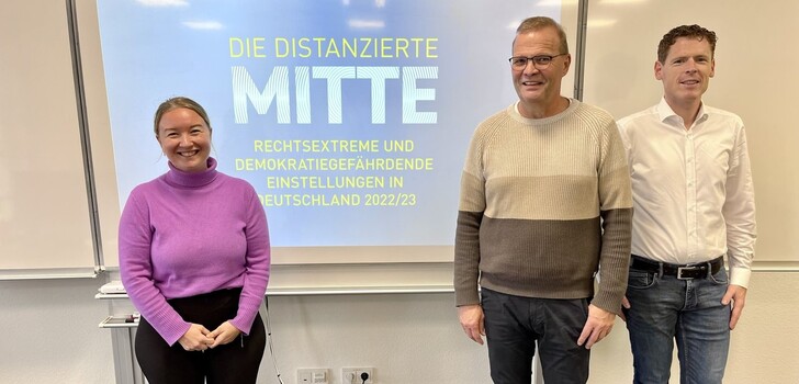 Amelie Nickel, Uli Wessely und Matthias Feuerstein stellten die neue Studie der Friedrich-Ebert-Stiftung vor.