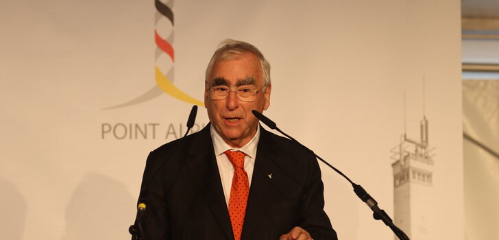 Der ehemalige Bundesfinanzminister Theo Waigel (CSU) beim Festakt auf Point Alpha