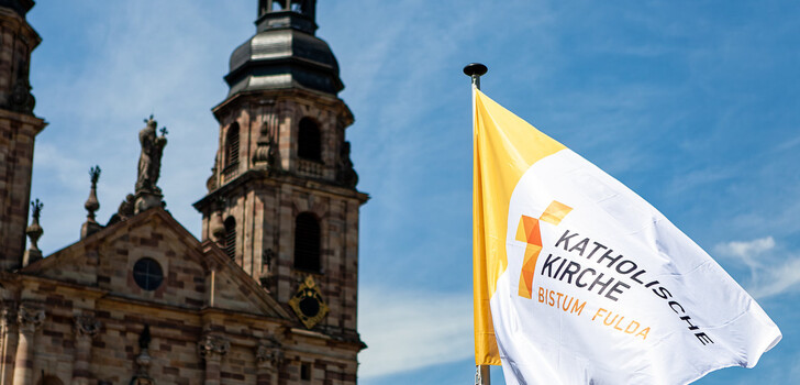 Das Bistum Fulda stellt 15.000 Euro aus dem Katastrophenfonds bereit.