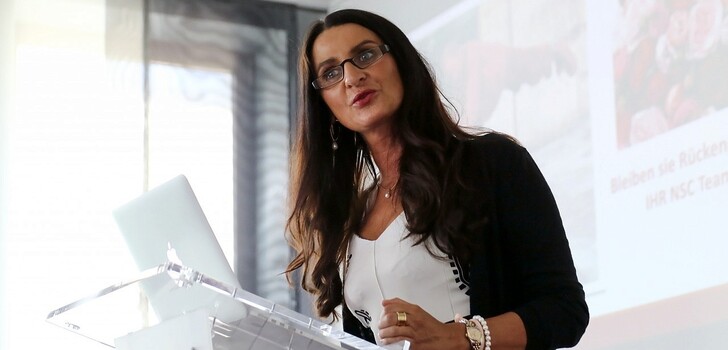 Dr. Nicole David startete ihre Vortragsreihe in der Dr. Al-Hami International Academy