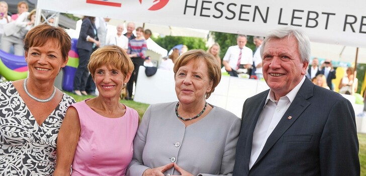 Staatsministerin Lucia Puttrich, Hessens First Lady Ursula Bouffier, Bundeskanzlerin Angela Merkel und Hessens Ministerpräsident Volker Bouffier.