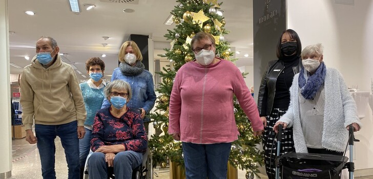 Die Tradition der Wunschstern-Aktion bleibt im Modehaus Erna Schneider bereits seit über 20 Jahren bestehen.