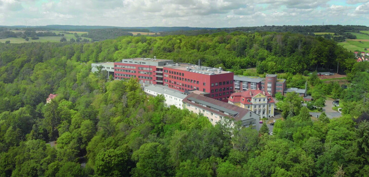 "Zum Schutz unserer Patienten und Mitarbeitenden sehen wir uns erneut dazu gezwungen, unser Haus für Besucher zu schließen", heißt es vom Eichhof Krankenhaus.