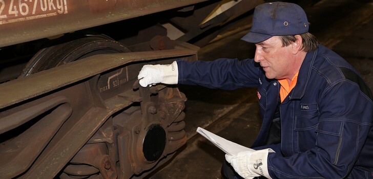 Roland Leimbach (53) hat bei der Deutschen Bahn, sprich: im Bebraer DB Cargo-Werk, seinen Traumjob gefunden.